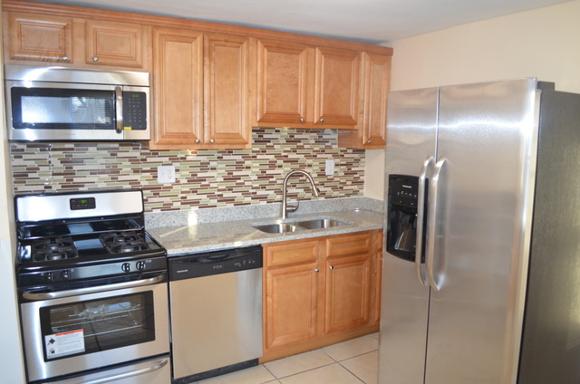 1631 N Taft Ave, Berkeley, IL 60163 photo 2