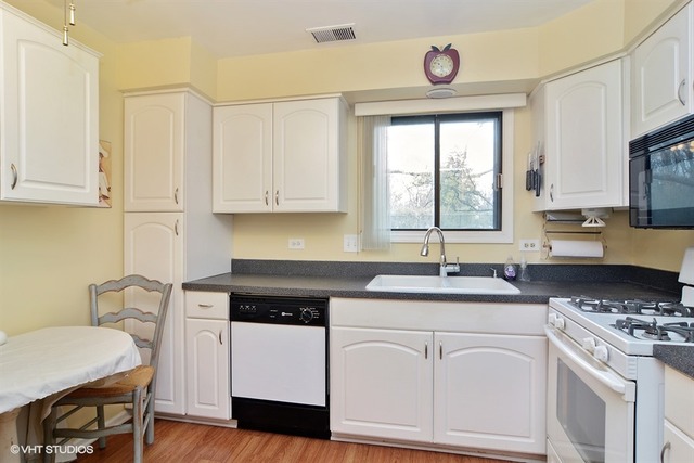 1022 Harbour Dr #1A, Wheeling, IL 60090 photo 5