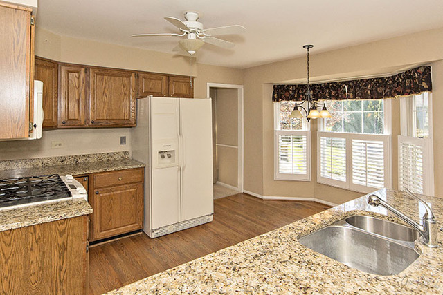 2121 Aspen Dr, Algonquin, IL 60102 photo 2