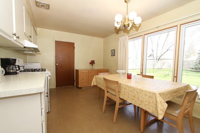 520 Edgemont Ln, Hoffman Estates, IL 60169 photo 7