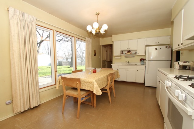520 Edgemont Ln, Hoffman Estates, IL 60169 photo 9