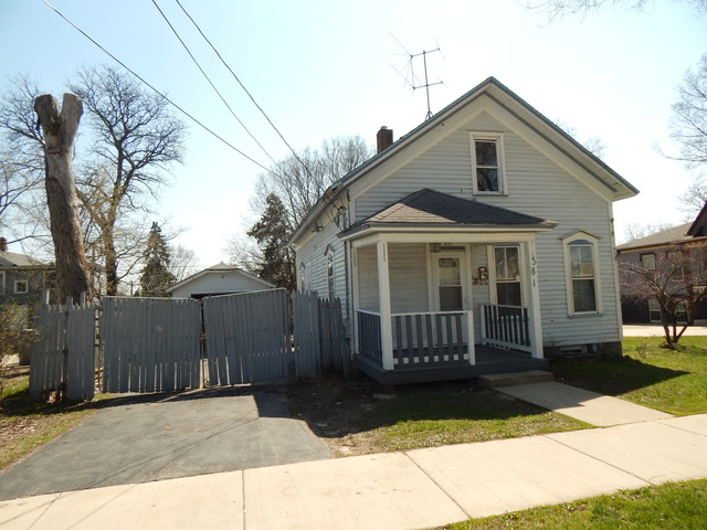381 Park St, Elgin, IL 60120 photo 1