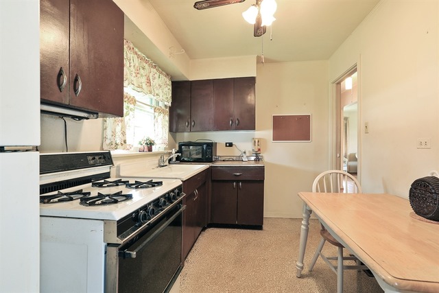 2535 Rusty Dr, Des Plaines, IL 60018 photo 3