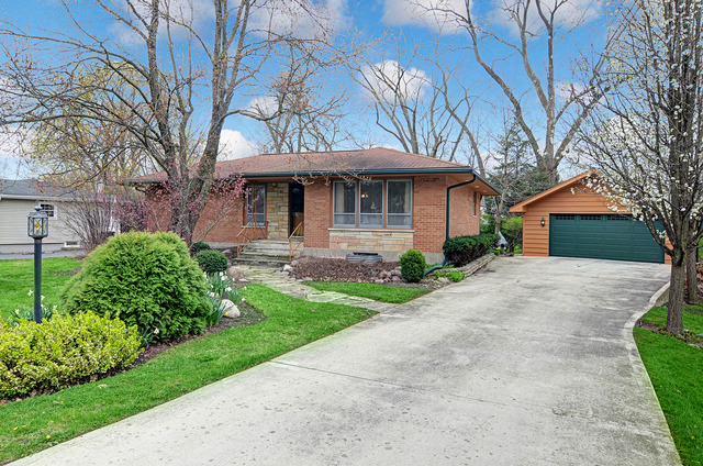 312 Village Rd, Willowbrook, IL 60527 photo 2