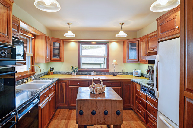 312 Village Rd, Willowbrook, IL 60527 photo 7