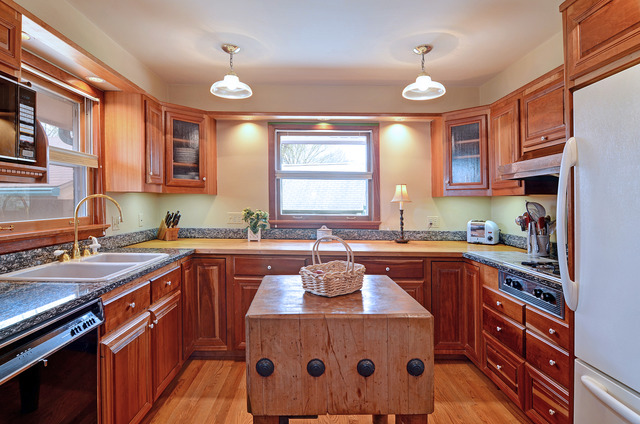 312 Village Rd, Willowbrook, IL 60527 photo 8