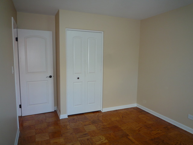 8104 Gatewood Ln, Woodridge, IL 60517 photo 3