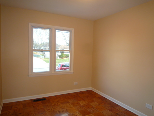 8104 Gatewood Ln, Woodridge, IL 60517 photo 4