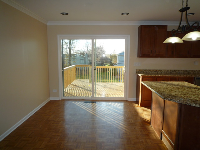8104 Gatewood Ln, Woodridge, IL 60517 photo 9