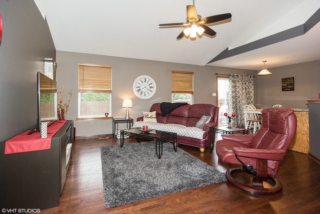 4710 Osprey Ln, Plainfield, IL 60586 photo 2