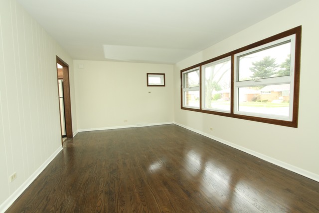 1211 Mohawk Dr, Elgin, IL 60120 photo 2