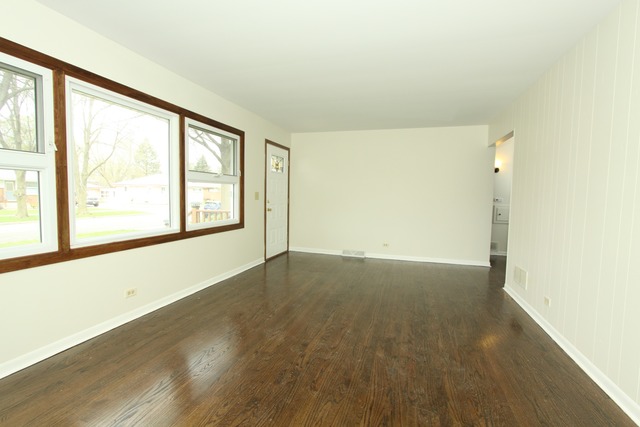 1211 Mohawk Dr, Elgin, IL 60120 photo 3