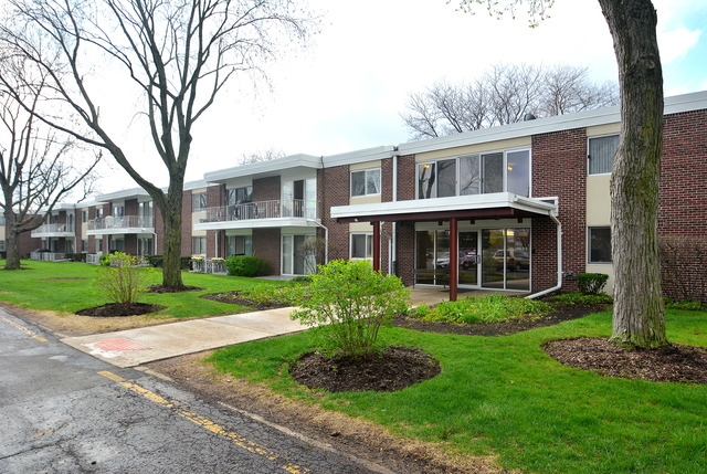 127 N Wolf Rd #40A, Wheeling, IL 60090 photo 1