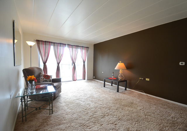 127 N Wolf Rd #40A, Wheeling, IL 60090 photo 2