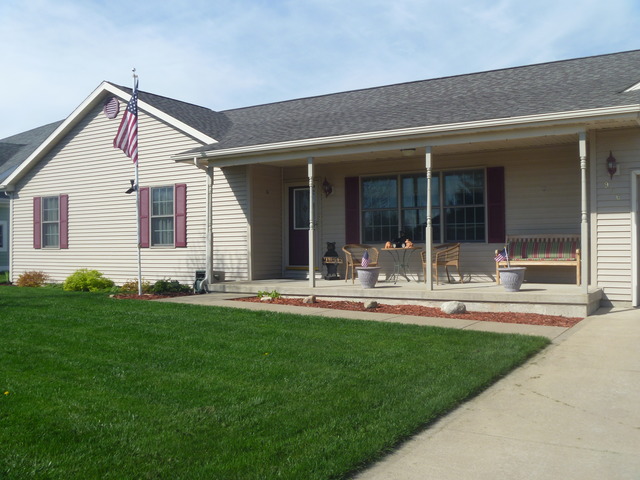 956 Charles Pl, Peru, IL 61354 photo 2