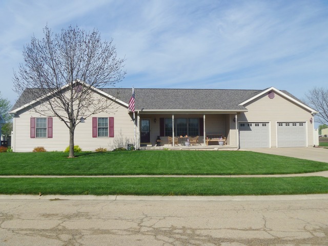956 Charles Pl, Peru, IL 61354 photo 1