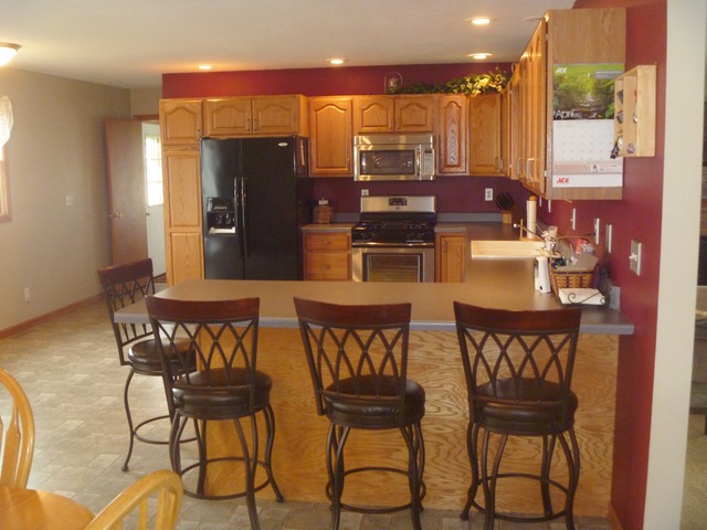 956 Charles Pl, Peru, IL 61354 photo 8