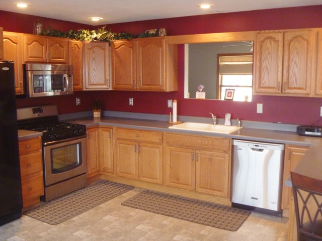 956 Charles Pl, Peru, IL 61354 photo 9