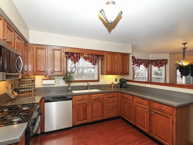 1352 Hunter Dr, Bartlett, IL 60103 photo 10