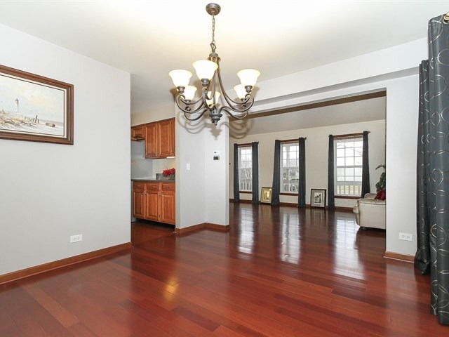 1352 Hunter Dr, Bartlett, IL 60103 photo 7