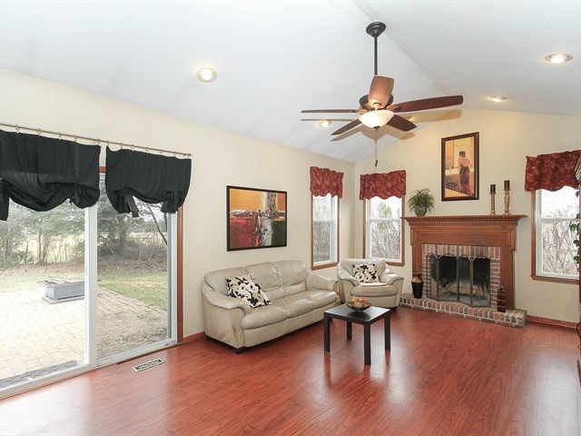 1352 Hunter Dr, Bartlett, IL 60103 photo 13