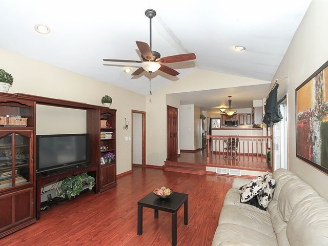 1352 Hunter Dr, Bartlett, IL 60103 photo 14