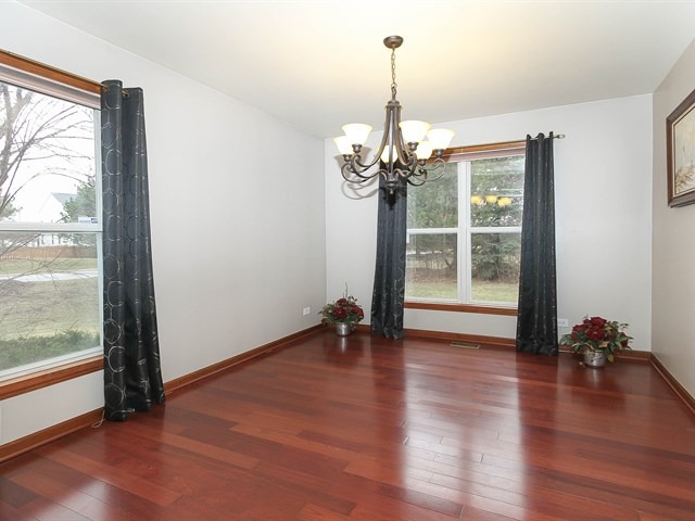 1352 Hunter Dr, Bartlett, IL 60103 photo 6
