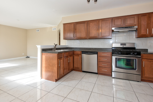 979 Tallgrass Dr, Bartlett, IL 60103 photo 8