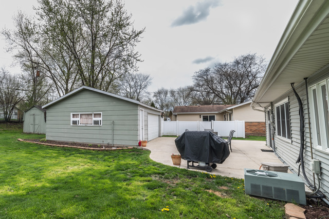595 Audubon St, Hoffman Estates, IL 60169 photo 4