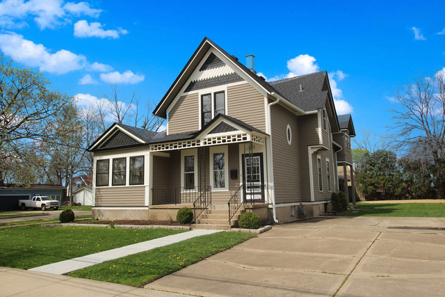 482 Ryerson Ave, Elgin, IL 60123 photo 1