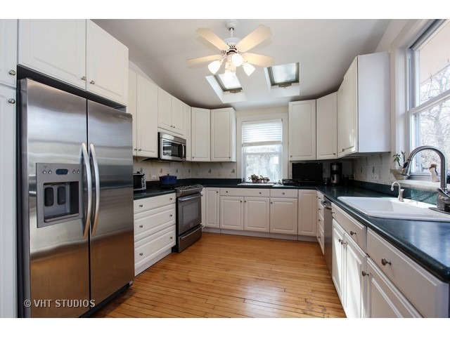 439 Dundee Rd, Glencoe, IL 60022 photo 8