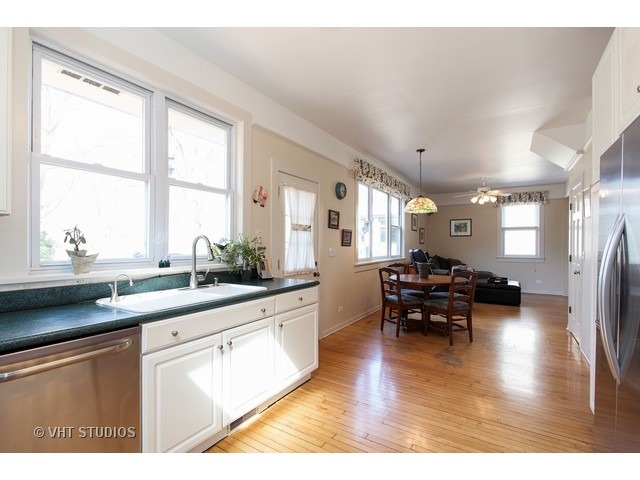 439 Dundee Rd, Glencoe, IL 60022 photo 9