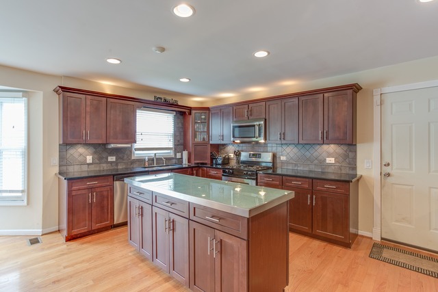 220 Aron Ct, Bartlett, IL 60103 photo 5