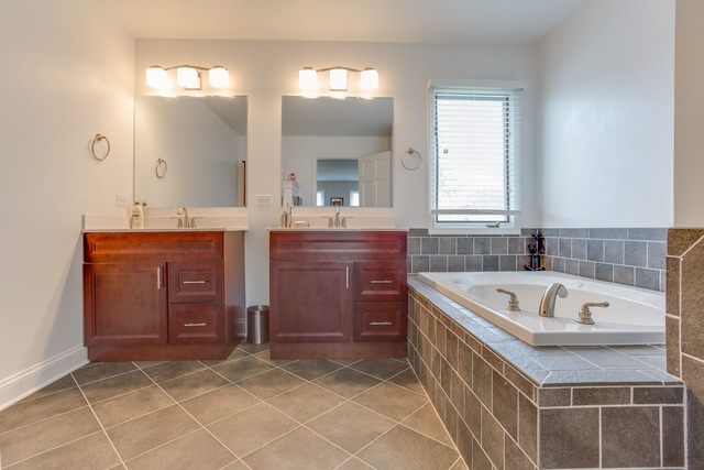 220 Aron Ct, Bartlett, IL 60103 photo 11