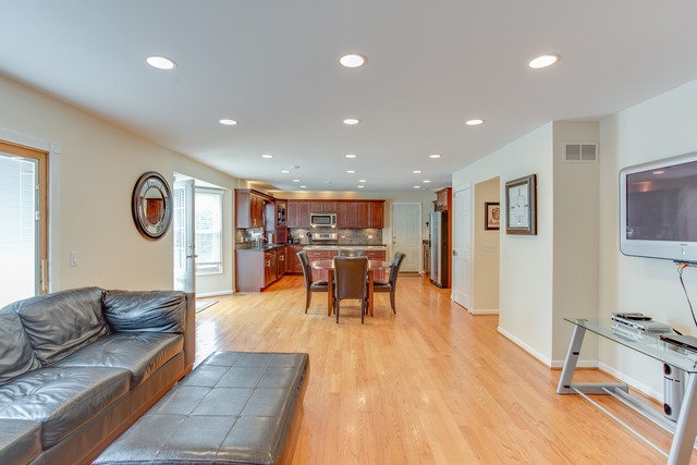 220 Aron Ct, Bartlett, IL 60103 photo 4