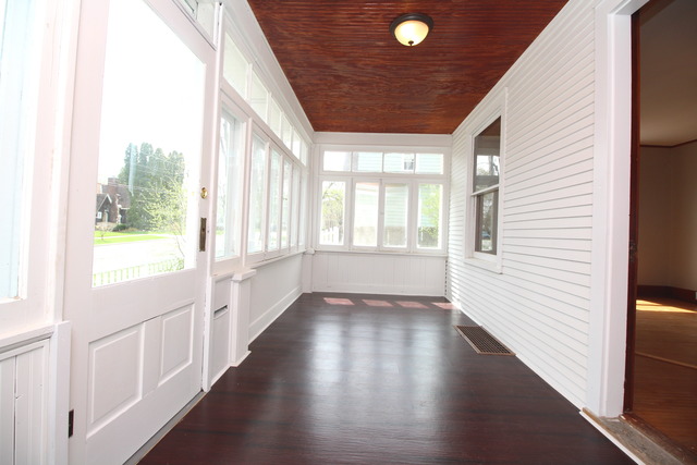 1044 Augusta Ave, Elgin, IL 60120 photo 3