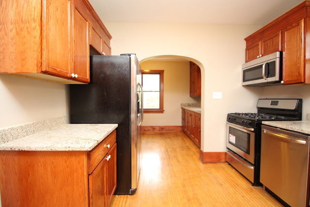 1044 Augusta Ave, Elgin, IL 60120 photo 9