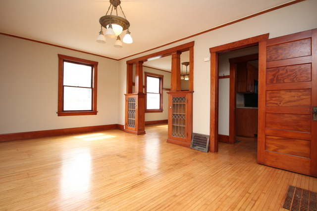 1044 Augusta Ave, Elgin, IL 60120 photo 5