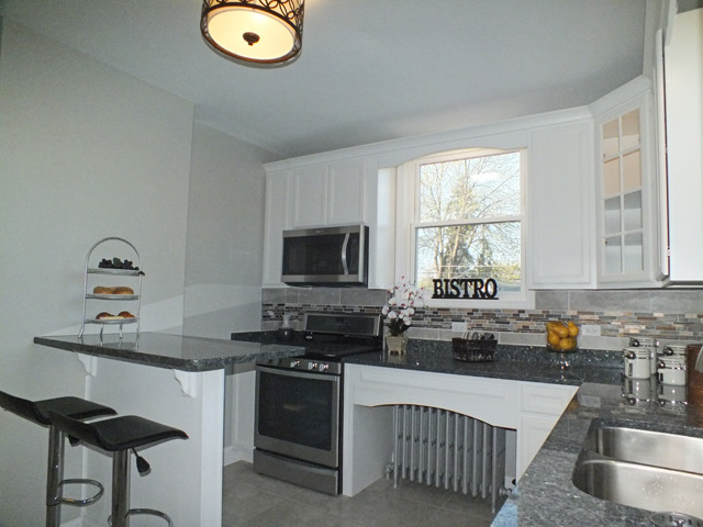 855 E Grant Dr, Des Plaines, IL 60016 photo 2