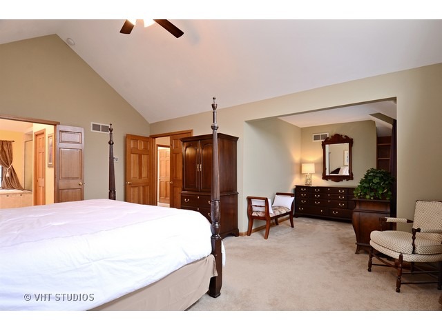 70 Danada Dr, Wheaton, IL 60189 photo 12