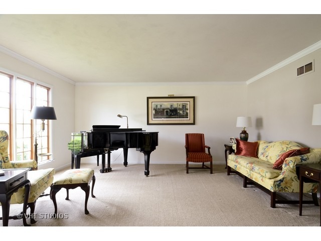 70 Danada Dr, Wheaton, IL 60189 photo 3