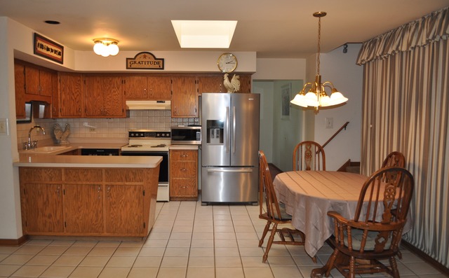 8050 Deer Path, Justice, IL 60458 photo 6