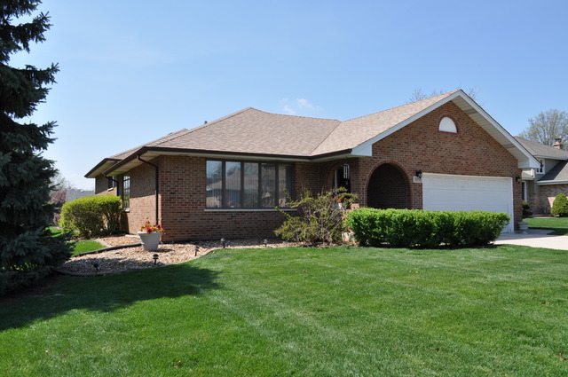 8050 Deer Path, Justice, IL 60458 photo 2