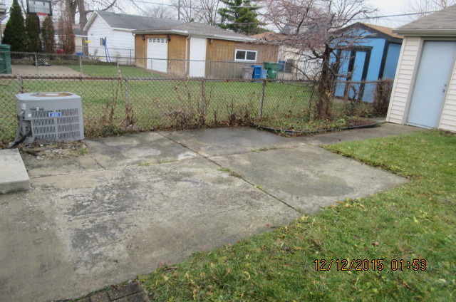 8600 Massasoit Ave, Burbank, IL 60459 photo 2
