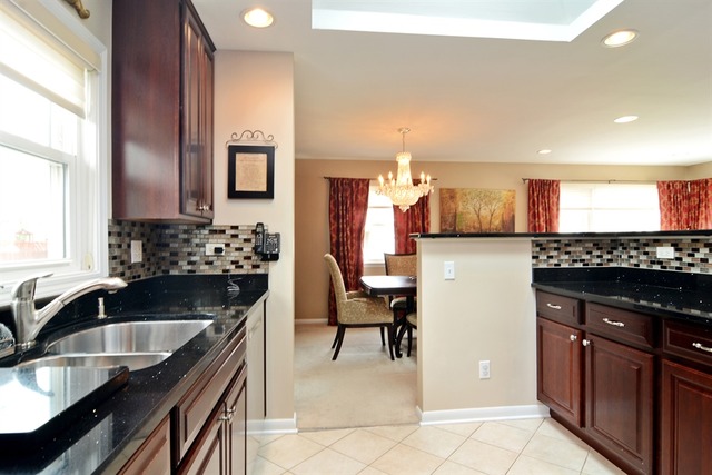 1109 E Barberry Ln, Mount Prospect, IL 60056 photo 8