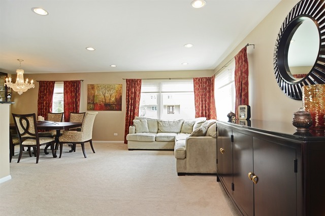 1109 E Barberry Ln, Mount Prospect, IL 60056 photo 2
