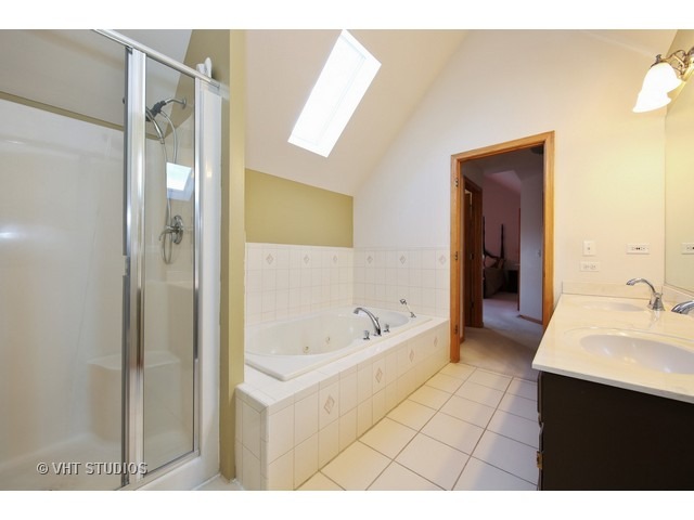 6800 Caitlin Ct, Willowbrook, IL 60527 photo 15