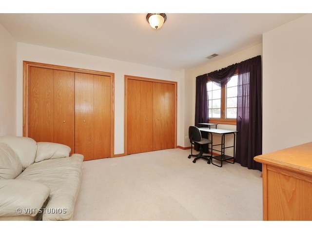 6800 Caitlin Ct, Willowbrook, IL 60527 photo 18