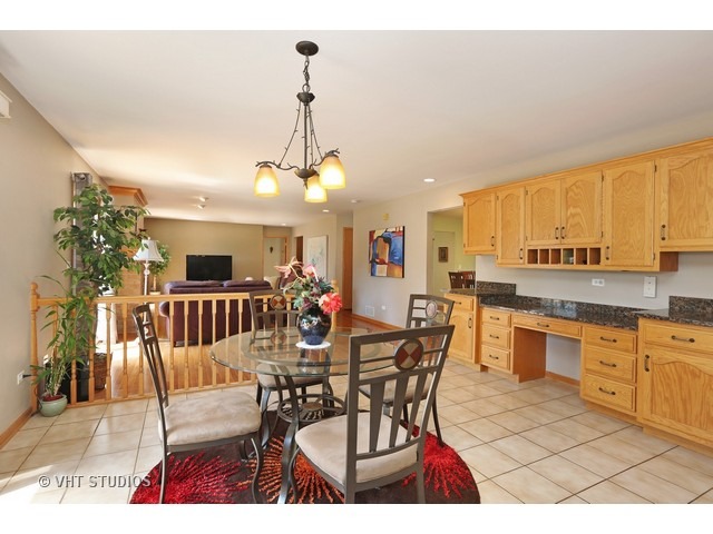 6800 Caitlin Ct, Willowbrook, IL 60527 photo 7
