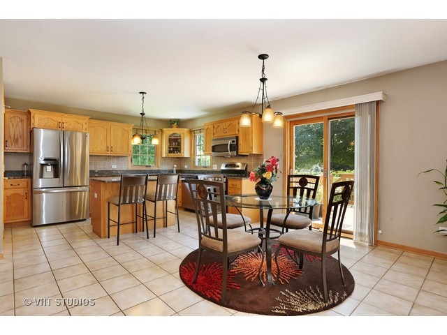 6800 Caitlin Ct, Willowbrook, IL 60527 photo 8